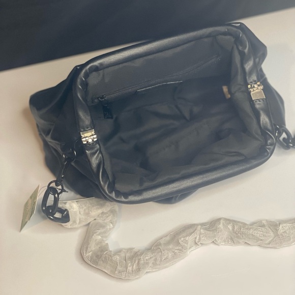 NWT Badgley Mischka‎ Black Framed Vegan Leather Clutch with chain strap - Picture 4 of 5